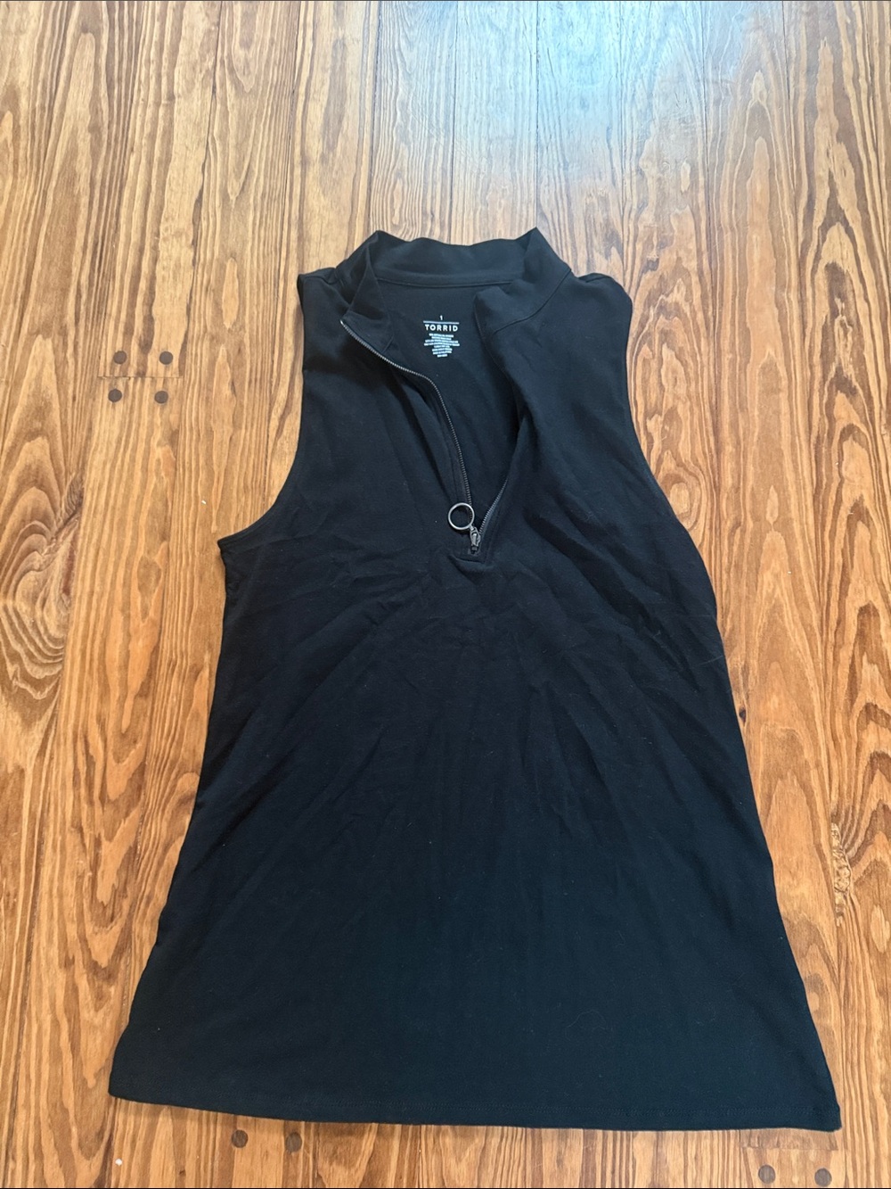 torrid Black Sleeveless Zip-Front Ring-Pull Tank